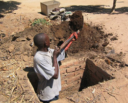 Emptying the pit of a Fossa alterna in Epworth after a year of composting.: Photograph by PRM